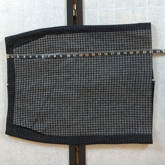 2/40 Wool houndstooth J Crew skirt - Picture 10 of 10